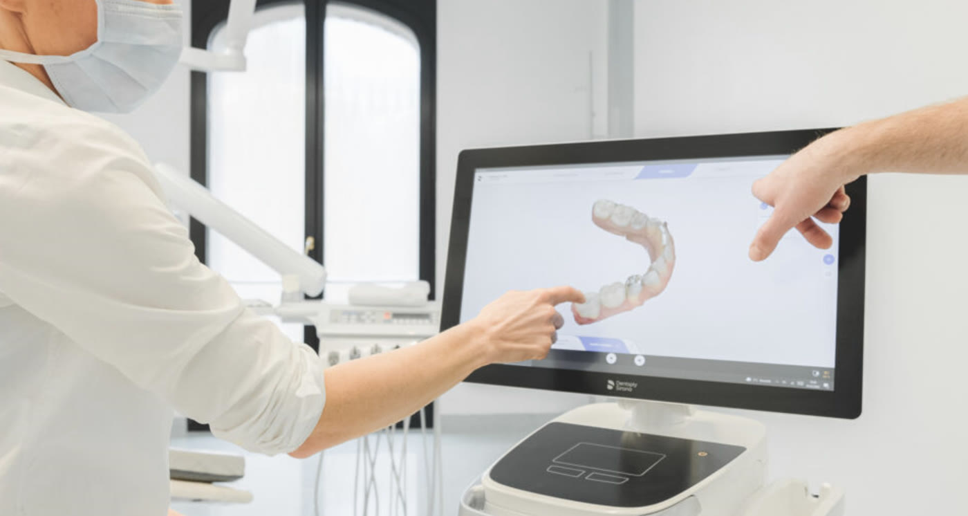 Digitaler 3D-Zahnscan auf dem Bildschirm im Behandlungszimmer